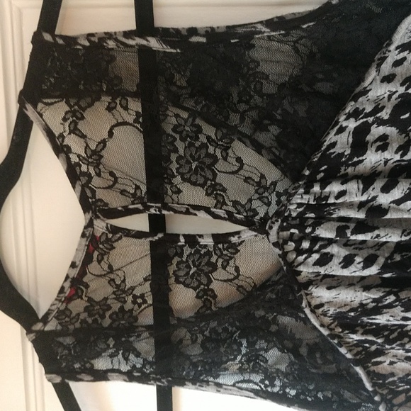 Julie's closet lace tank top size Large - Picture 9 of 10